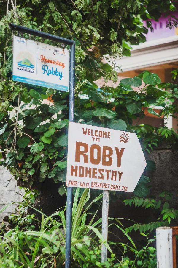 Roby Homestay Kuta  Екстер'єр фото