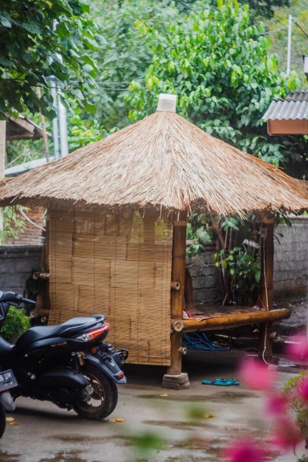 Roby Homestay Kuta  Екстер'єр фото